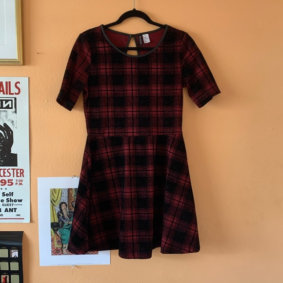 H&M Dresses & Skirts - H&M Plaid Dress 🌲